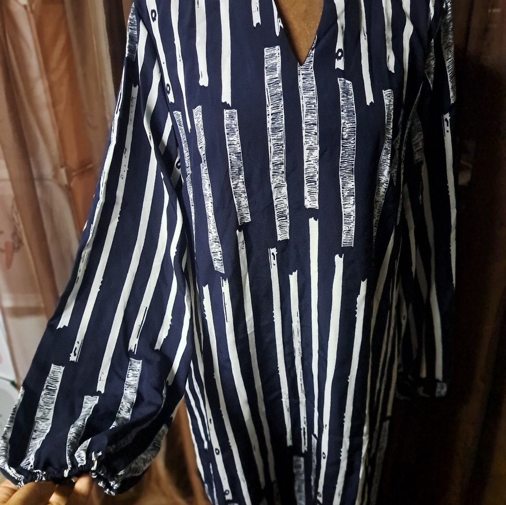 Shirt blouse. Fine silk, size M. It is new.